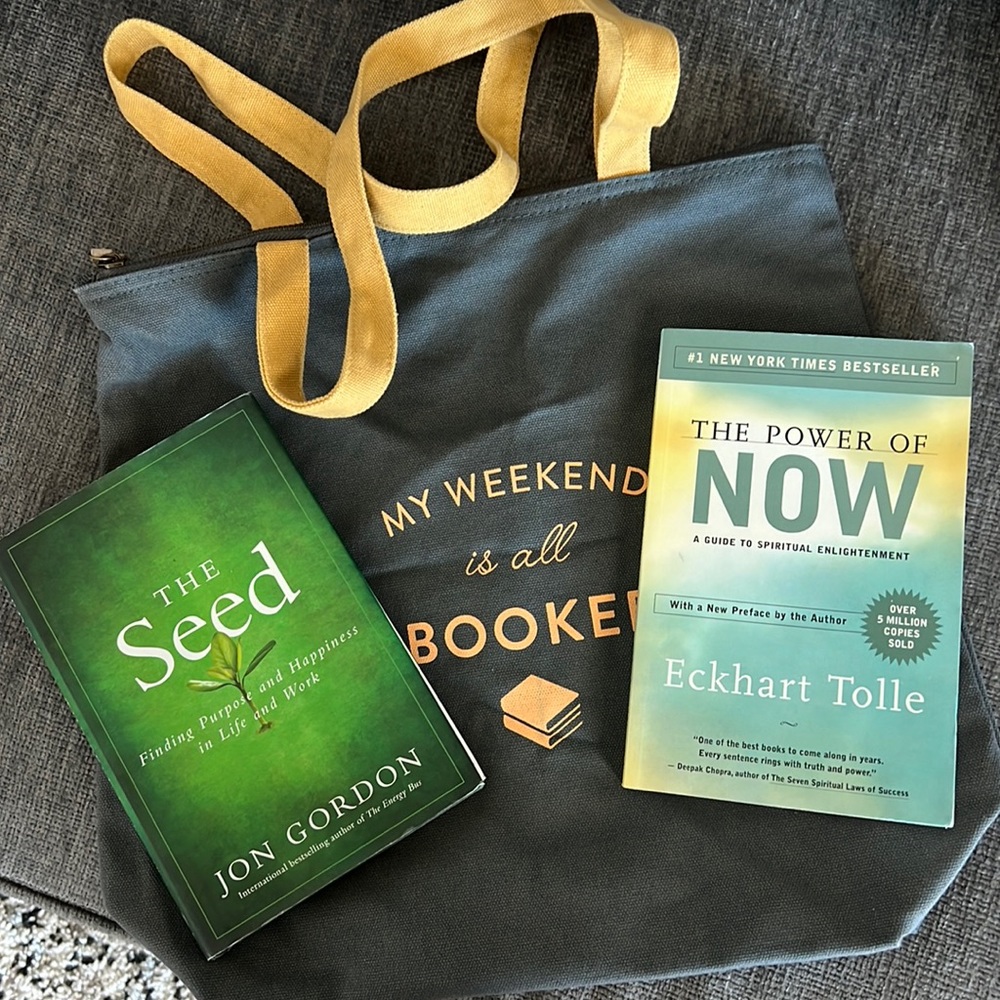 2 books and 1 tote bag ( tote bag never used )
